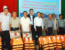 Hưng Thịnh trao tặng 300 triệu cho ngư dân tỉnh Bình Định