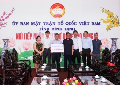 Hung Thinh Corp presents VDN 1.2 billion to support the flood victims in Binh Dinh province