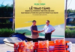 Hưng Thịnh Corp tặng 200 triệu đồng trang bị phương tiện cứu hộ cho Khánh Hòa