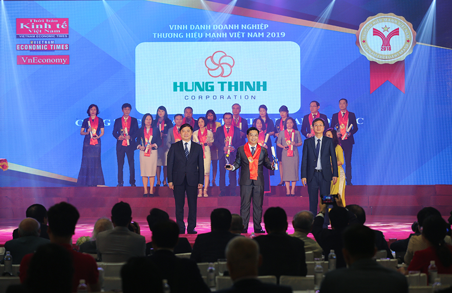 HUNG THINH CORPは3回目連続的にベトナムの強いブランドの賞を受賞した