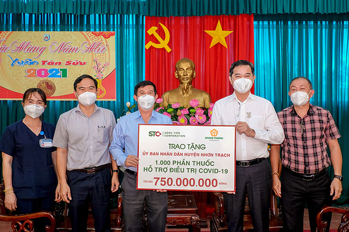 HUNG THINH CORPORATION AND SONG TIEN CORPORATION DONATED 1,000 PORTIONS OF COVID-19 TREATMENT MEDICINE TO NHON TRACH DISTRICT, DONG NAI PROVINCE.