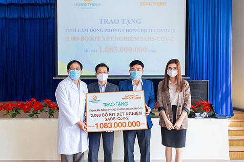 HUNG THINHグループはLAM DONG省に防疫活動を支援するため、2,000部のCOVID-19検査キット寄付