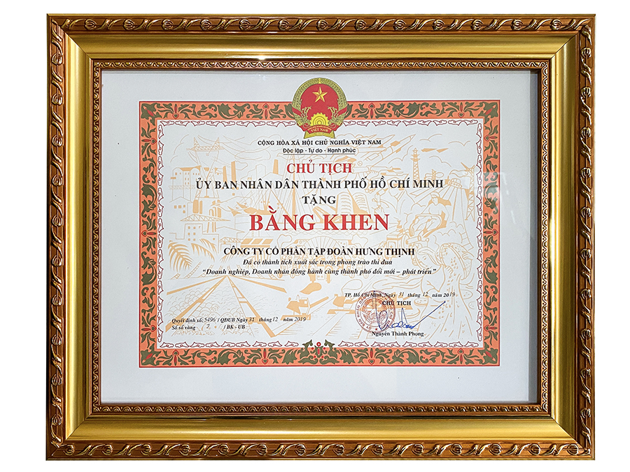 HUNG THINＨグループはHCM市人民委員会会長から賞状を頂いた