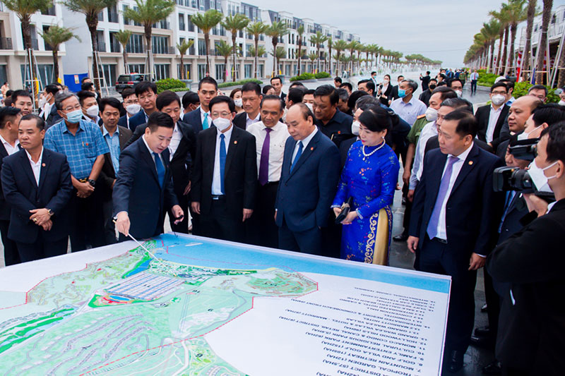 베트남 국가주석이 QUY NHON성 HAI GIANG 반도에서 HUNG THINH그룹 프로젝트와 BINH DINH성을 방문.