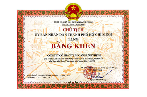HUNG THINHグループとNGUYEN DINH TRUNG会長は国のスポーツへの貢献で賞状を受けた