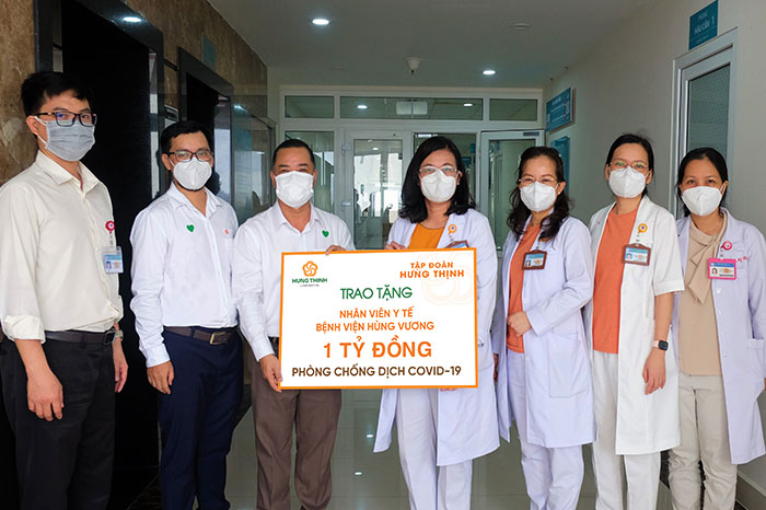Tập đoàn Hưng Thịnh tiếp sức đội ngũ y tế và học sinh có hoàn cảnh khó khăn tại TP.HCM